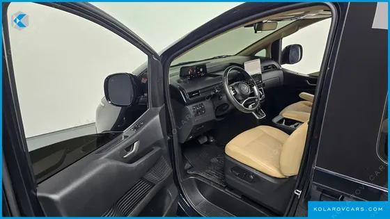 HYUNDAI STARIA CARGO 5-SEATER