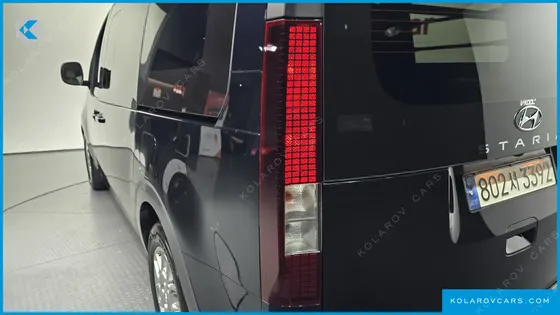 HYUNDAI STARIA CARGO 5-SEATER