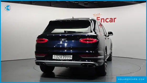 BENTLEY BENTAYGA 4.0 V8 EWB AZURE