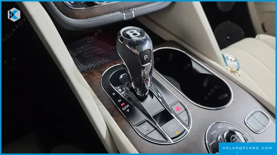 BENTLEY BENTAYGA 4.0 V8 EWB AZURE