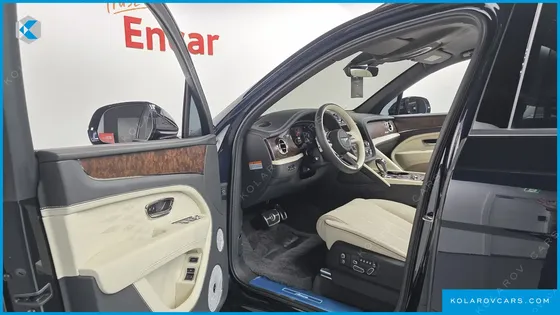 BENTLEY BENTAYGA 4.0 V8 EWB AZURE