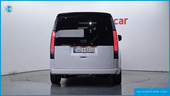 HYUNDAI STARIA LOUNGE 9-SEATER