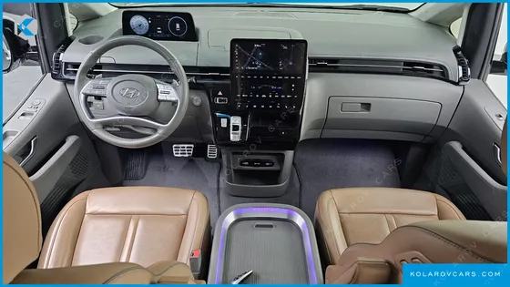 HYUNDAI STARIA LOUNGE 9-SEATER
