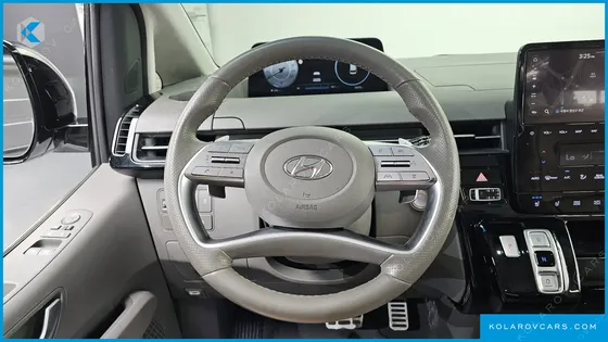HYUNDAI STARIA LOUNGE 9-SEATER