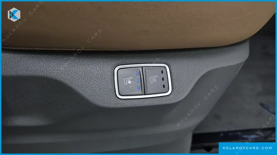 HYUNDAI STARIA LOUNGE 9-SEATER