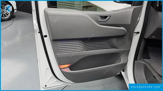 HYUNDAI STARIA LOUNGE 9-SEATER