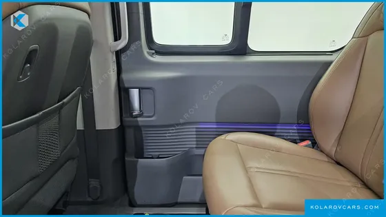 HYUNDAI STARIA LOUNGE 9-SEATER