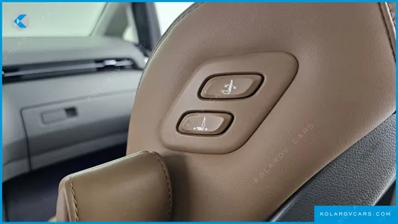 HYUNDAI STARIA LOUNGE 9-SEATER