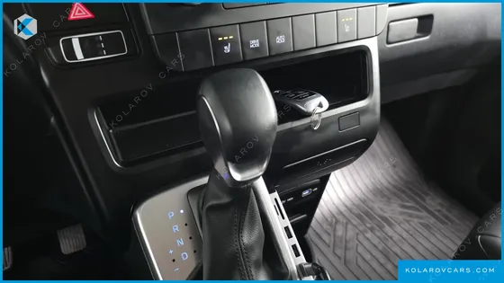 HYUNDAI STARIA L3.5 CARGO 5-SEATER