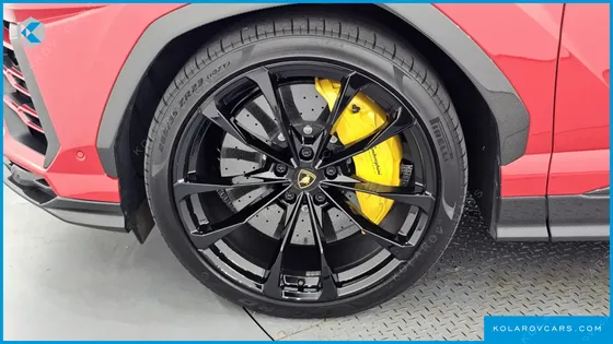 LAMBORGHINI URUS 4.0 V8
