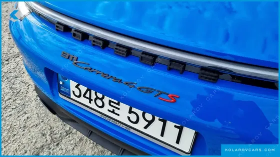 PORSCHE 911 CARRERA 4 GTS