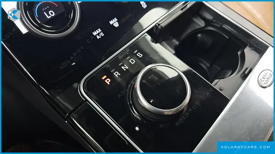 LAND ROVER RANGE ROVER VELAR 3.0 D300 R-DYNAMIC HSE