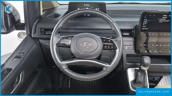 HYUNDAI STARIA TOURER 9-SEATER