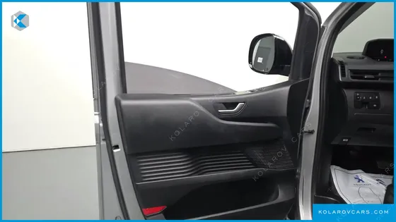HYUNDAI STARIA CARGO 5-SEATER