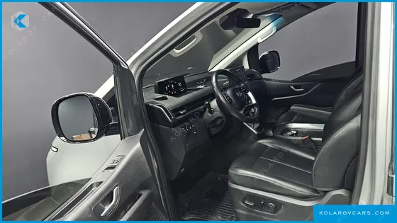 HYUNDAI STARIA CARGO 5-SEATER