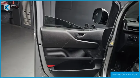 HYUNDAI STARIA CARGO 5-SEATER