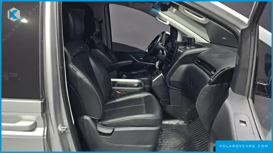 HYUNDAI STARIA CARGO 5-SEATER