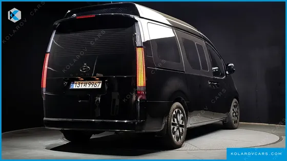 HYUNDAI STARIA LOUNGE 7-SEATER