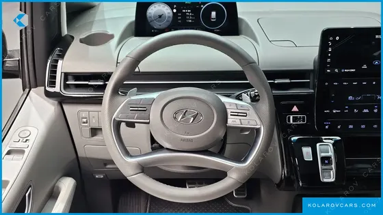 HYUNDAI STARIA LOUNGE 7-SEATER