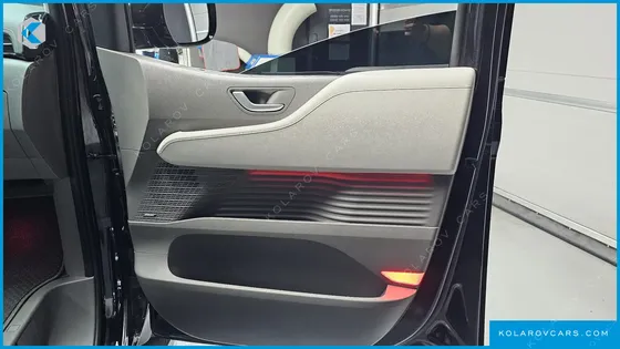HYUNDAI STARIA LOUNGE 7-SEATER