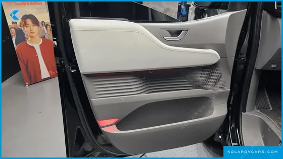 HYUNDAI STARIA LOUNGE 7-SEATER