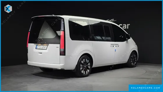 HYUNDAI STARIA 4WD LOUNGE 7-SEATER