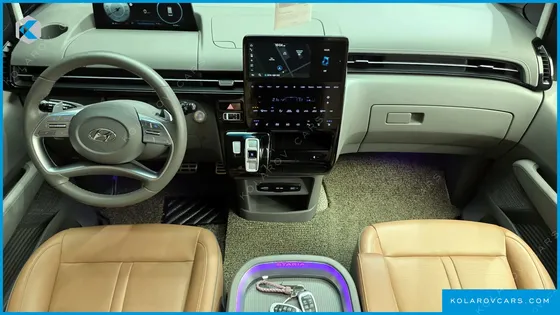 HYUNDAI STARIA 4WD LOUNGE 7-SEATER
