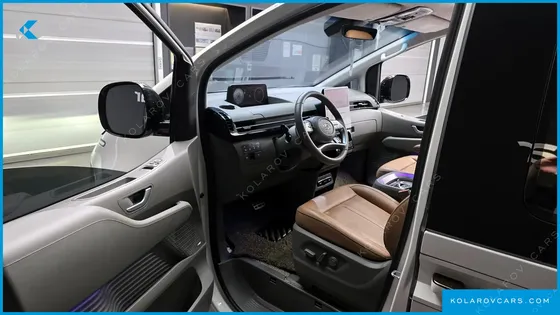 HYUNDAI STARIA 4WD LOUNGE 7-SEATER