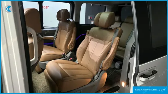HYUNDAI STARIA 4WD LOUNGE 7-SEATER