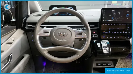 HYUNDAI STARIA 4WD LOUNGE 7-SEATER