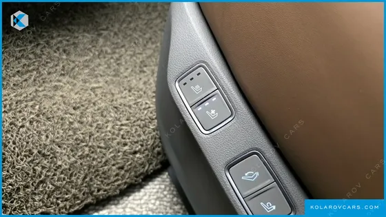 HYUNDAI STARIA 4WD LOUNGE 7-SEATER