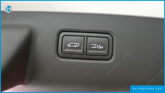 HYUNDAI STARIA 4WD LOUNGE 7-SEATER