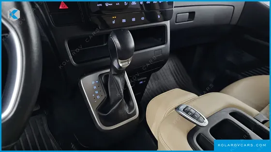 HYUNDAI STARIA TOURER 11-SEATER