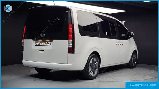 HYUNDAI STARIA TOURER 11-SEATER