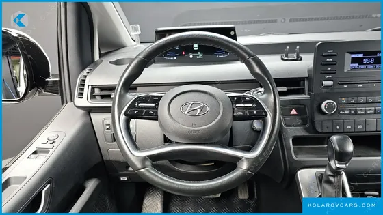 HYUNDAI STARIA TOURER 11-SEATER