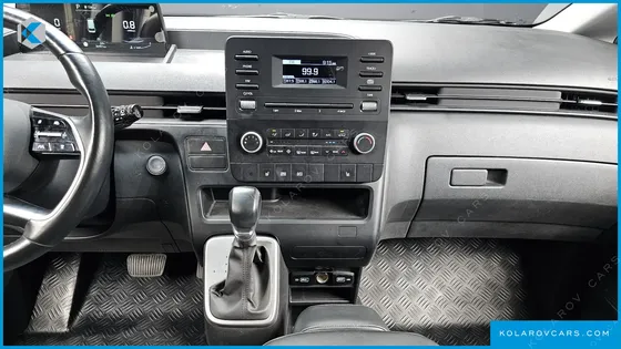 HYUNDAI STARIA TOURER 11-SEATER