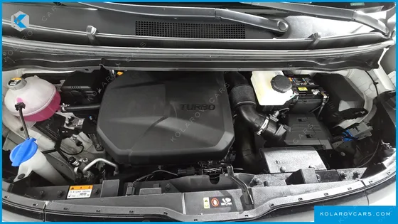 HYUNDAI STARIA 4WD LOUNGE 7-SEATER