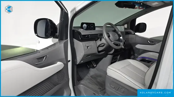 HYUNDAI STARIA 4WD LOUNGE 7-SEATER