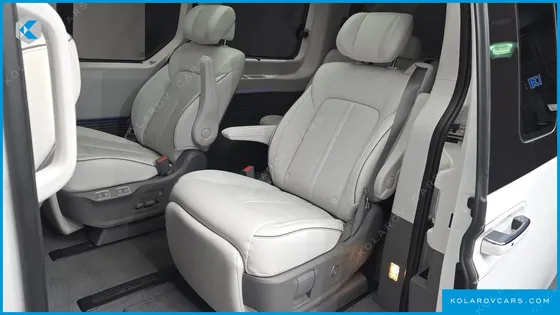 HYUNDAI STARIA 4WD LOUNGE 7-SEATER