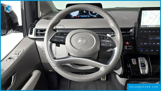 HYUNDAI STARIA 4WD LOUNGE 7-SEATER