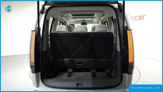 HYUNDAI STARIA 4WD LOUNGE 7-SEATER