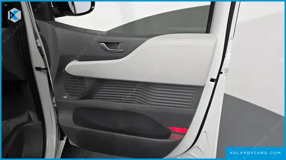 HYUNDAI STARIA 4WD LOUNGE 7-SEATER