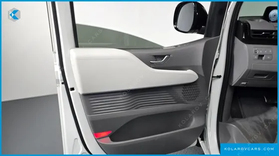 HYUNDAI STARIA 4WD LOUNGE 7-SEATER