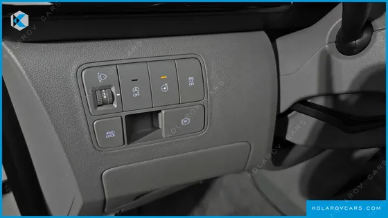 HYUNDAI STARIA 4WD LOUNGE 7-SEATER