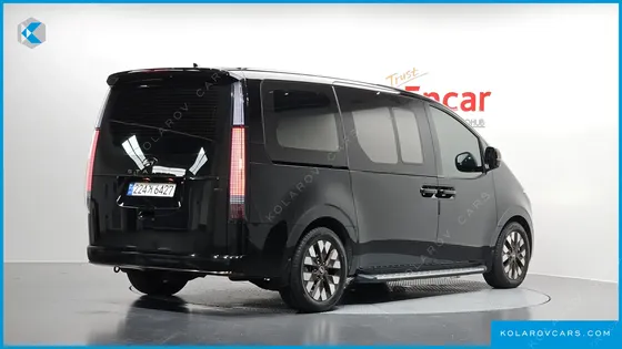 HYUNDAI STARIA 4WD LOUNGE 7-SEATER
