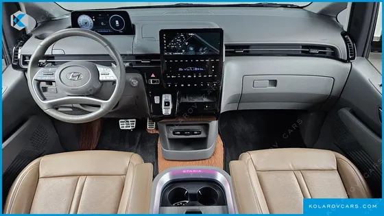 HYUNDAI STARIA 4WD LOUNGE 7-SEATER
