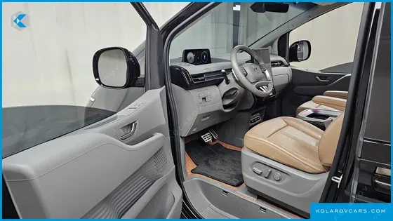 HYUNDAI STARIA 4WD LOUNGE 7-SEATER