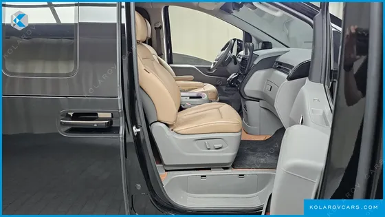 HYUNDAI STARIA 4WD LOUNGE 7-SEATER