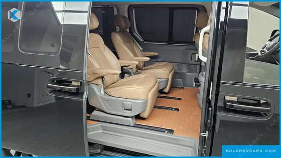 HYUNDAI STARIA 4WD LOUNGE 7-SEATER