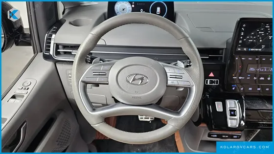 HYUNDAI STARIA 4WD LOUNGE 7-SEATER